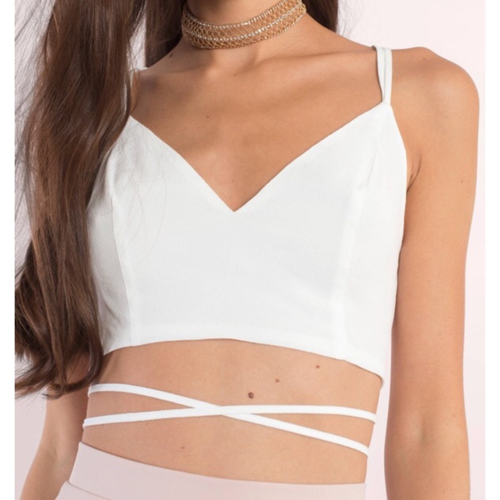 NEW Tobi Womens Crop Top White Ivory Tie String Cross Strap V Neck Cute Size S